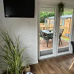 Tinyhouse Neila Stilvolle & Moderne Auszeit Am Natururlaub In Stuer, Mecklenburgische Seenplatte Klima, Grill Ferienhaus Stuer